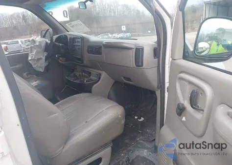 2001 GMC Savana Standard z USA, uszkodzony, nr VIN 1GTHG39R211109296